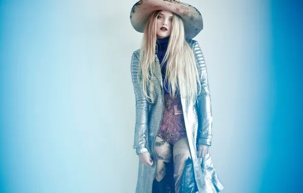 Indie pop, indie rock, Nylon, Sky Ferreira, sintipop