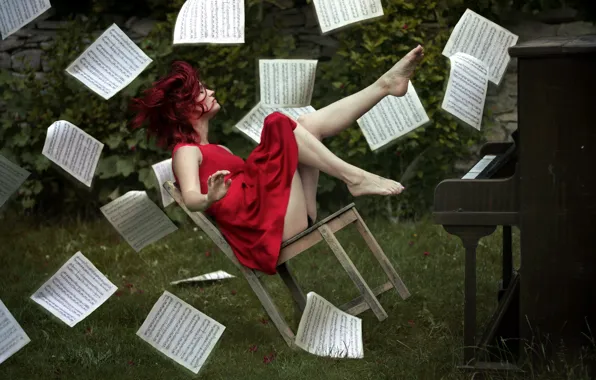 Girl, the situation, piano