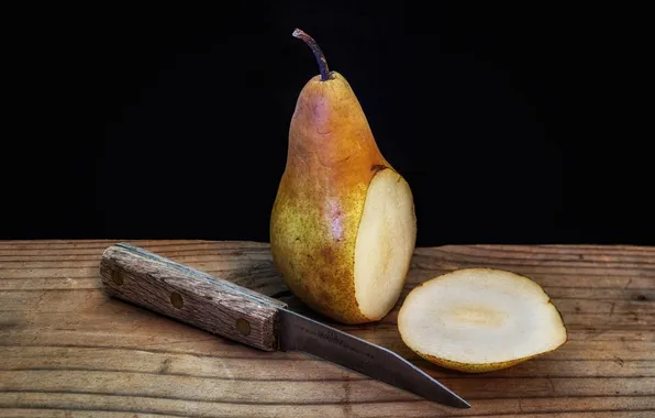 Picture table, knife, pear