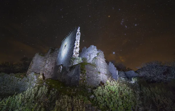 Picture the sky, stars, ruins