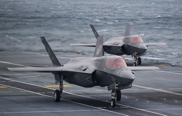 Picture Fighter, The carrier, F-35B Lightning II, HMS Queen Elizabeth (R08)