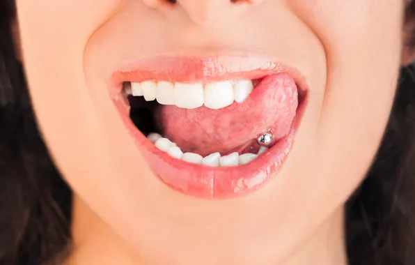 Picture piercing, teeth, Tongue