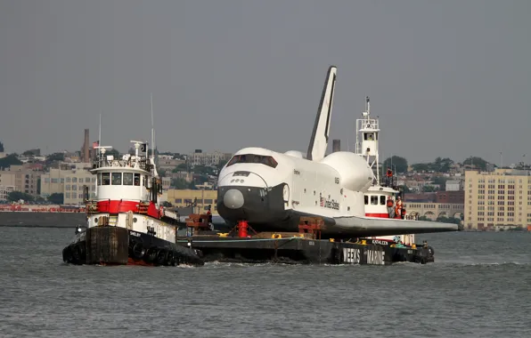 Picture tug, towing, Space Shuttle Enterprise