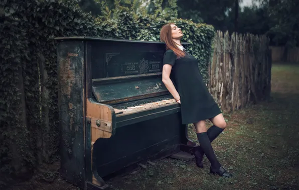 Girl, reverie, piano, Georgia, burns, Bessarion Chakhvadze