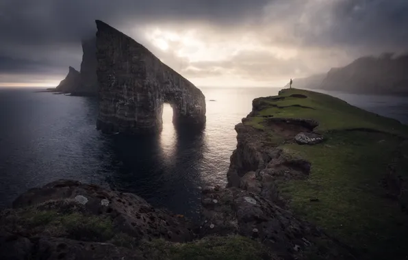 Sea, fog, rocks, shore, people, arch
