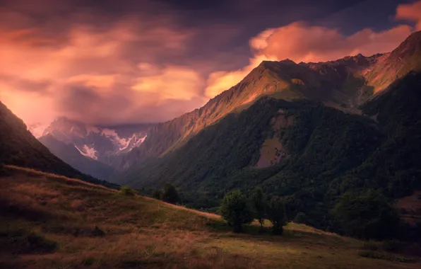 Picture the sky, mountains, slope