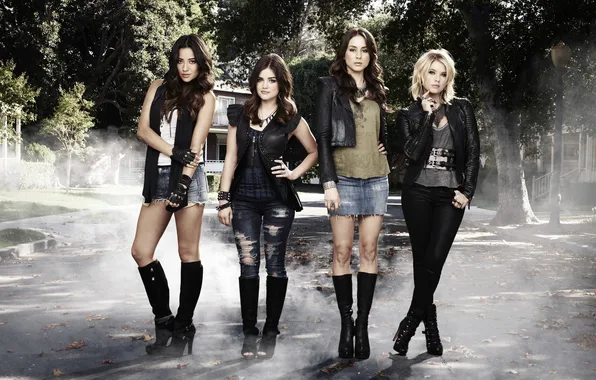 Picture Lucy Hale, Ashley Benson, Ashley Benson, Troian Avery Bellisario, Shay Mitchell, Pretty little liars, Lucy …