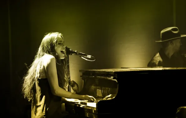 Concert, Birdy, Jasmine van den Bogaerde, British singer