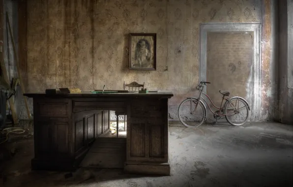 Picture bike, table, room