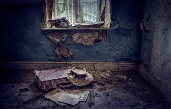 Room, hat, suitcase, Abandoned