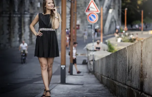 Picture girl, the city, street