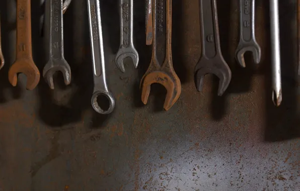 Picture rust, keys, screwdriver, spanner