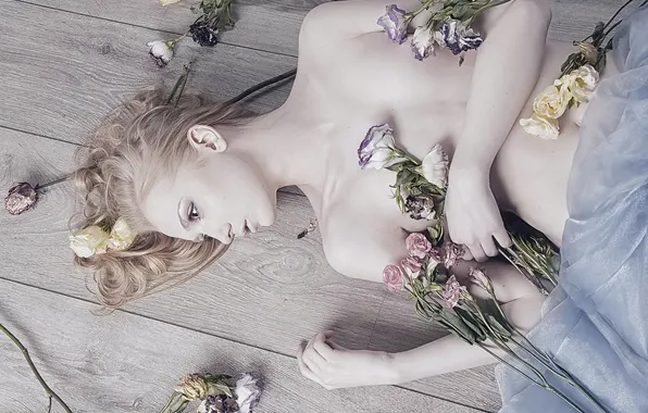 Picture BLONDE, BODY, FLOWERS, FABRIC, SILK