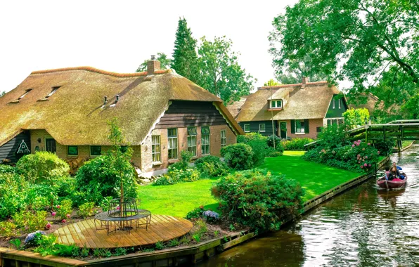 Welcome to Giethoorn: The gorgeous Dutch village that has NO ROADS - India  Today