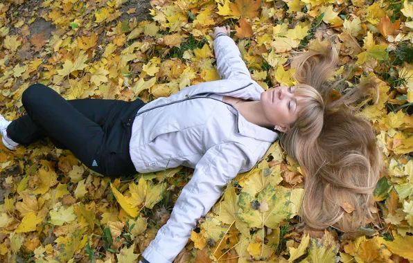 Autumn, girl, joy, hair, yellow leaves, Belarus, my photo, Olga Pitsunova