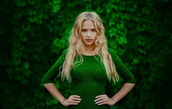 Greens, portrait, Elena, green dress, natural light