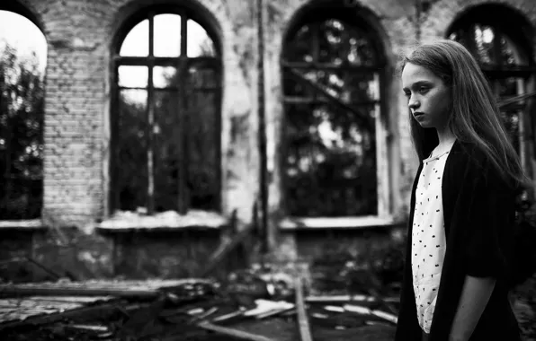 Girl, freckles, devastation, b/W photo, teenager