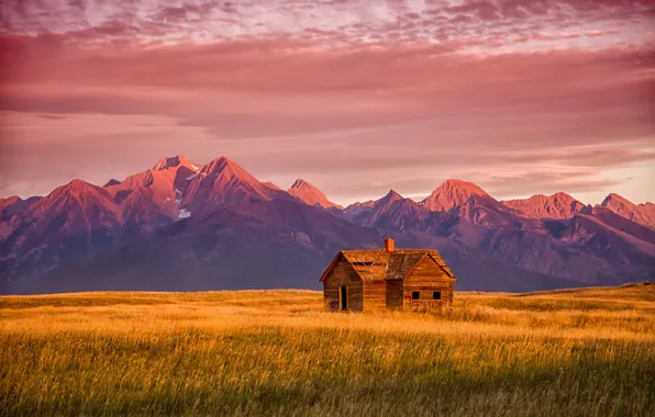 Mountains, dawn, Montana, USA, abandoned house