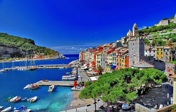 Picture sea, the sky, trees, people, tower, home, yachts, boats