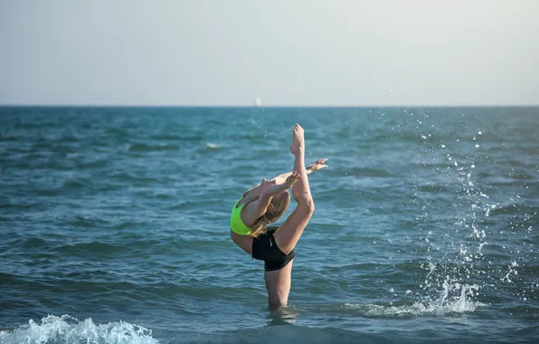 Picture girl, dance, grace, in the water, Lisa Baudin