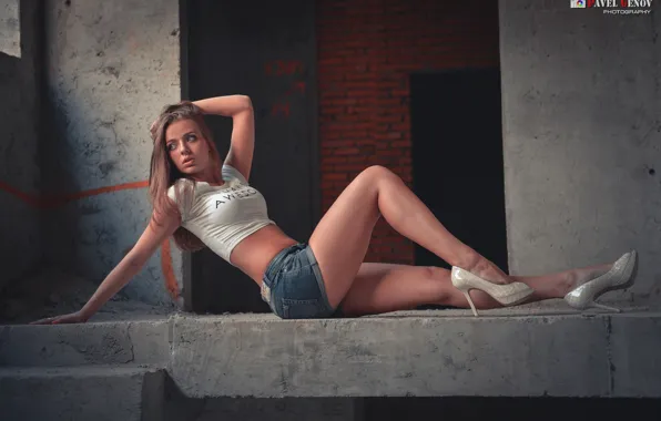 Look, girl, sexy, construction, lips, heels, shorts, topic