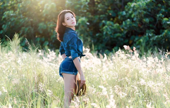 Picture summer, nature, face, model, hair, body, shorts, jeans