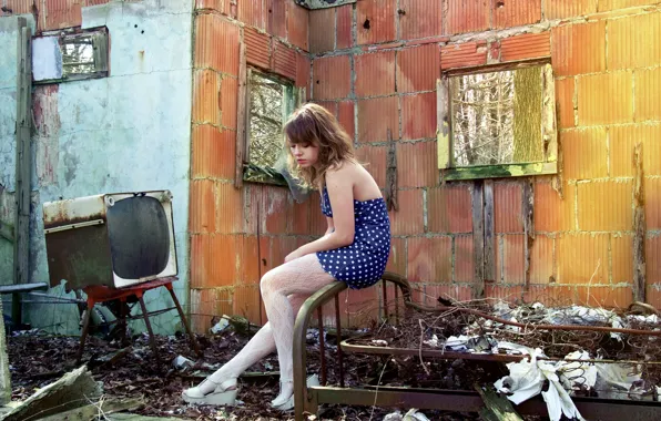 Picture girl, mood, home, ruins