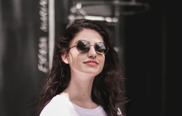 Girl, brunette, glasses, curls, Giovanna Gray