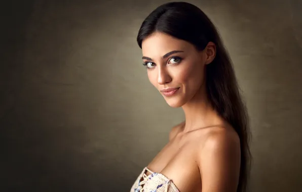 Download wallpaper look, background, model, portrait, makeup, brunette ...