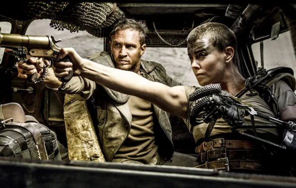 Picture girl, weapons, actor, cyborg, Tom Hardy, Tom Hardy, Mad Max: Fury Road