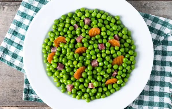 Meat, carrots, salad, green peas