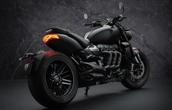 Triumph Rocket 3, DESIGN, BLACK, ENGINE, MUFFLERS