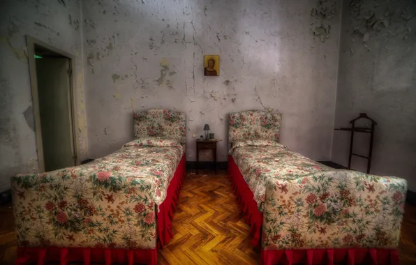 Room, the door, bed