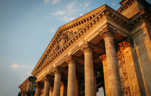 Picture the building, columns, architecture