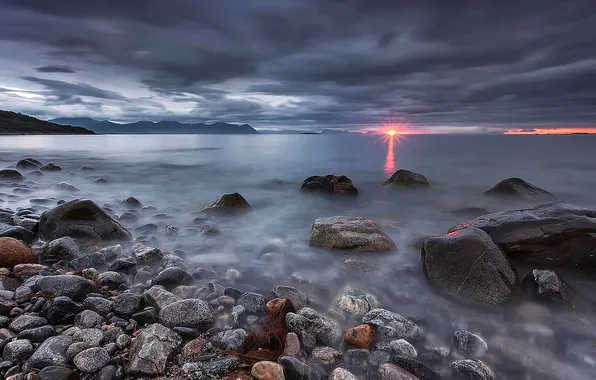 Picture sea, the sky, the sun, clouds, rays, sunset, mountains, stones