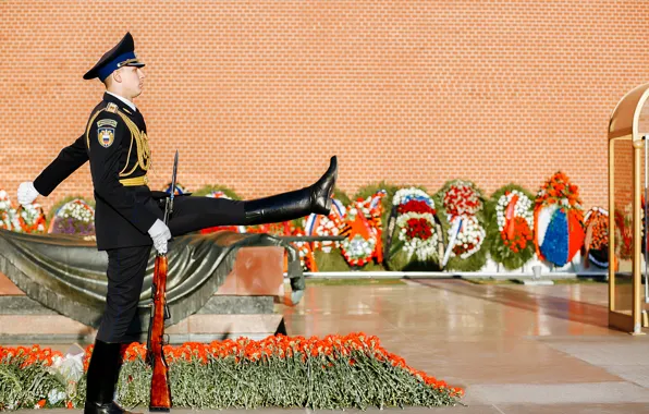 Picture flowers, soldiers, Moscow, Russia, Victory Day, guard, The Kremlin wall, The tomb of the unknown …