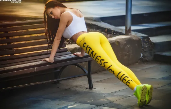 Picture girl, bench, sport, yellow, Mike, figure, slim, brunette