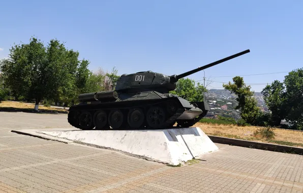 Picture tank, exhibit, Yerevan, T-34-85