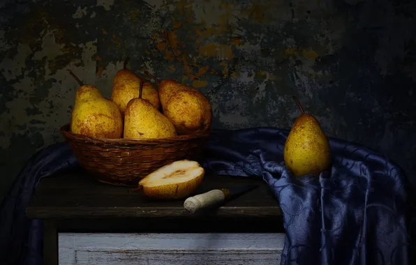 The dark background, table, still life, pear