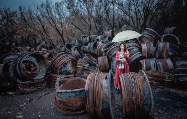 Girl, umbrella, bear