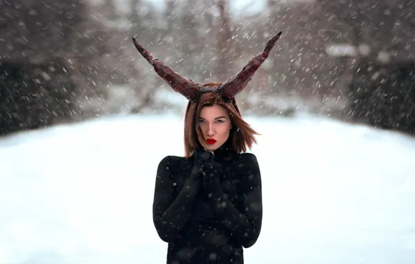 Snow, makeup, horns, Simona, Katie Sendza