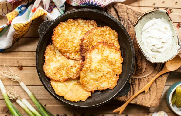 Picture bow, sour cream, pan, pancakes