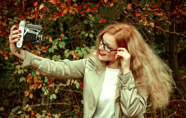 Girl, the camera, selfie