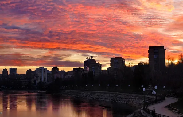 Picture sunset, promenade, Donetsk, Kalmius