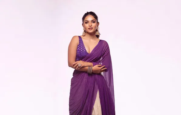Dress, Bracelets, Purple, Ring, Makeup, Dress, Make Up, White background