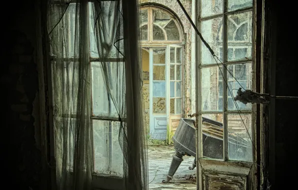 Picture background, the door, piano