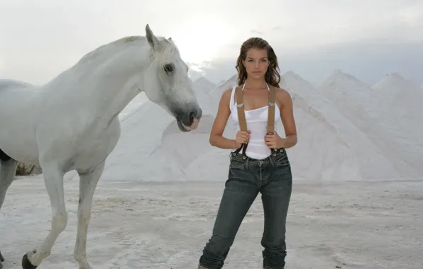 Picture sand, mountains, horse, Yvonne Catterfeld