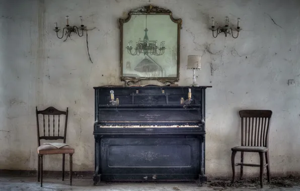 Picture room, chairs, piano