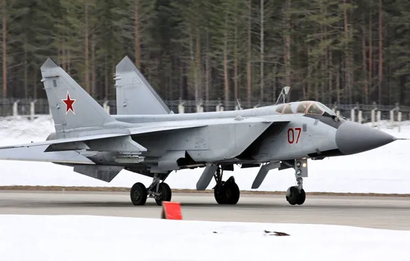 Picture fighter-interceptor, Foxhound, The MiG-31