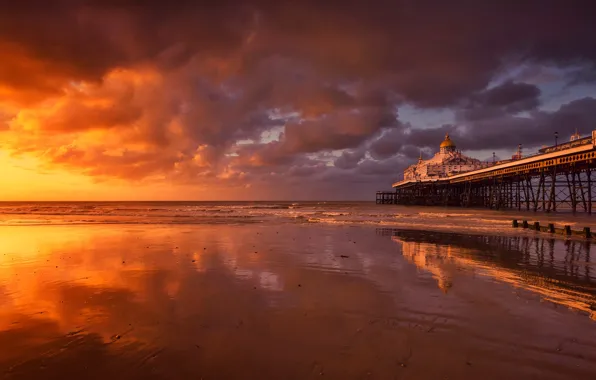 Picture sea, clouds, shore, England, the evening, glow, Eastbourne pier